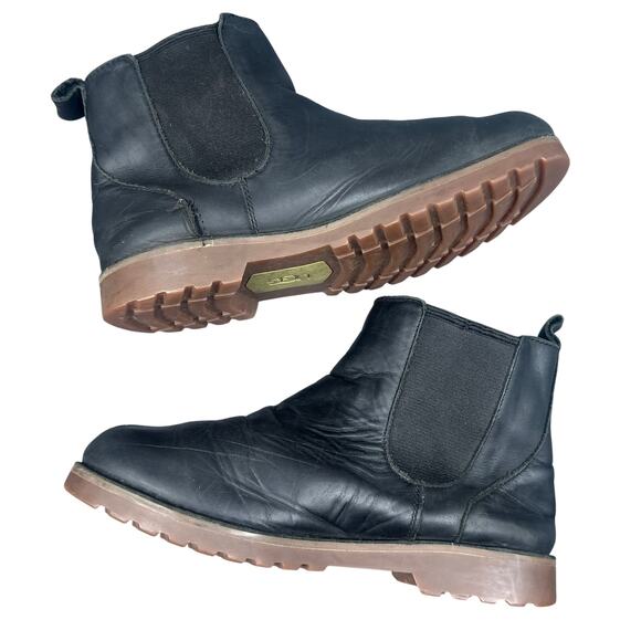 UGG Australia Chelsea Boots Women 5 Black Leather Ankle Boot Lug Sole Slip On - Picture 1 of 11